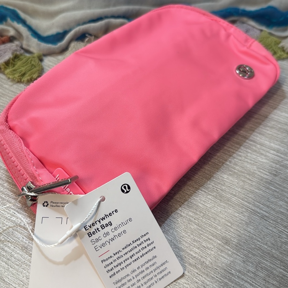 NWT Lululemon Bubblegum Pink Everywhere Belt Bag 1L - Picture 7 of 9